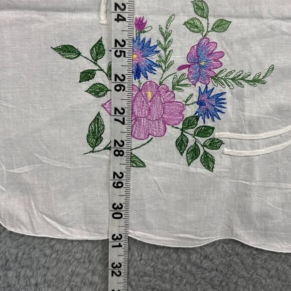 Vintage Embroidered Linen Blend Tablecloth Square Scalloped Edges Cottagecore - Picture 3 of 7